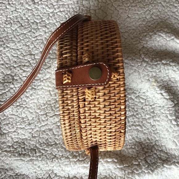 Vintage woven round box purse - Picture 3 of 4